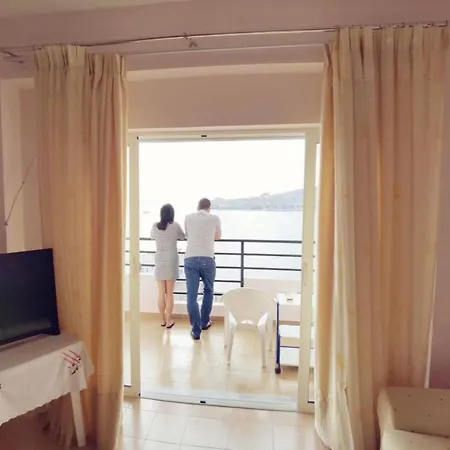 Lola's Sea View